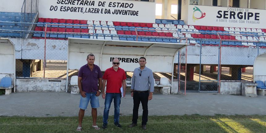 Vistoria no Estádio Etelvino Mendonça, em Sergipe